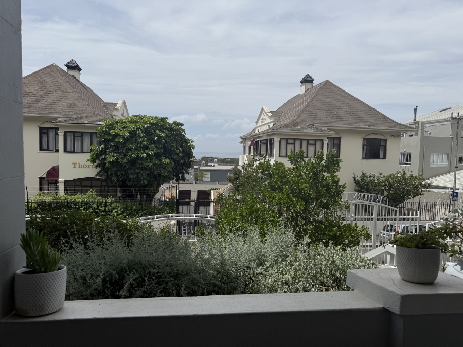 To Let 4 Bedroom Property for Rent in Green Point Western Cape